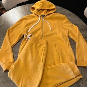 Men’s forever 21 athletic warm mustard Gold Hoodie and Sweatpants Set si…